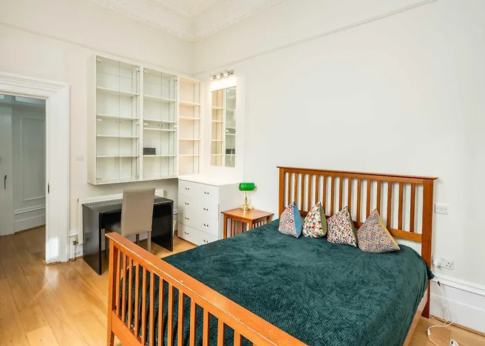 Four Beds By The Station