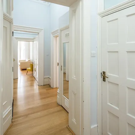 Four Beds By The Station Apartment London Exterior photo