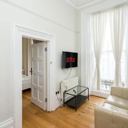 Four Beds By The Station Apartment London Exterior photo